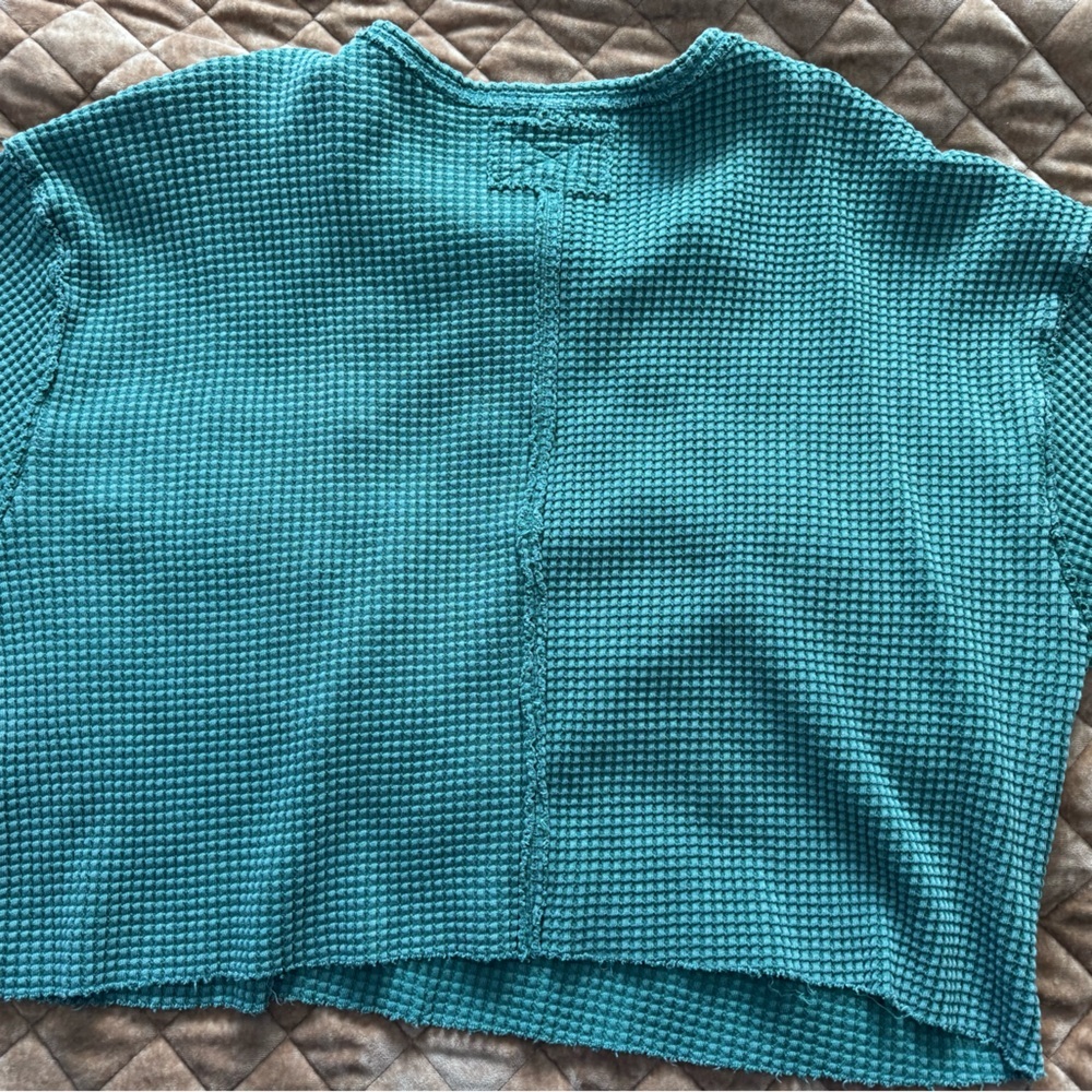 PILCRO short sleeve slightly cropped thermal top w/pocket! Unique& flattering!! - Picture 14 of 14